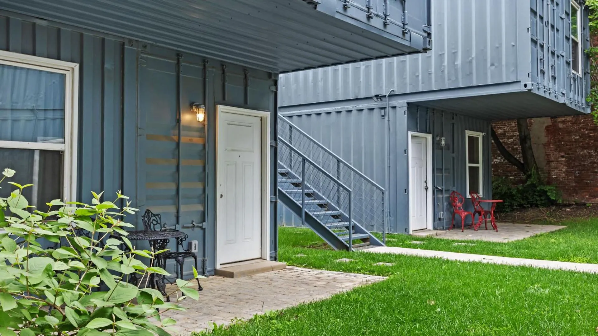 Apartament 2-Storey Shipping Container Retreat Louisville