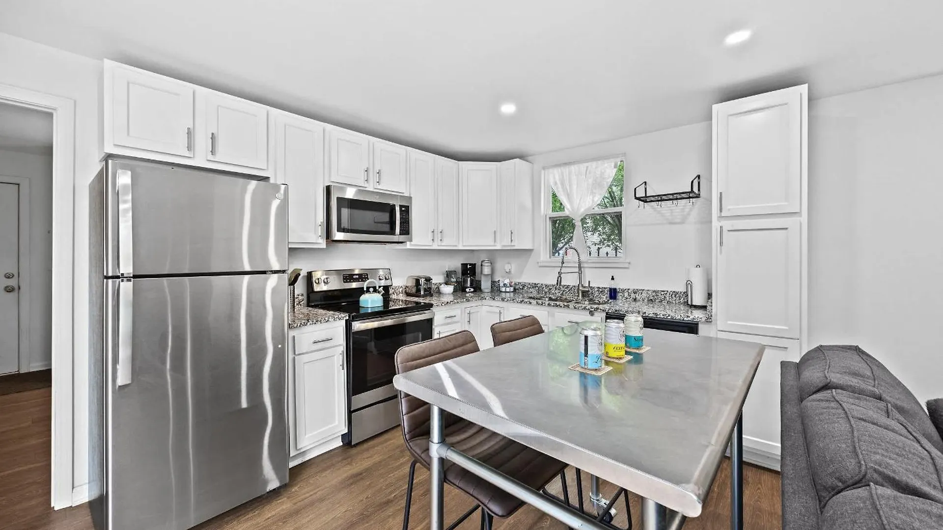 Apartament 2-Storey Shipping Container Retreat Louisville
