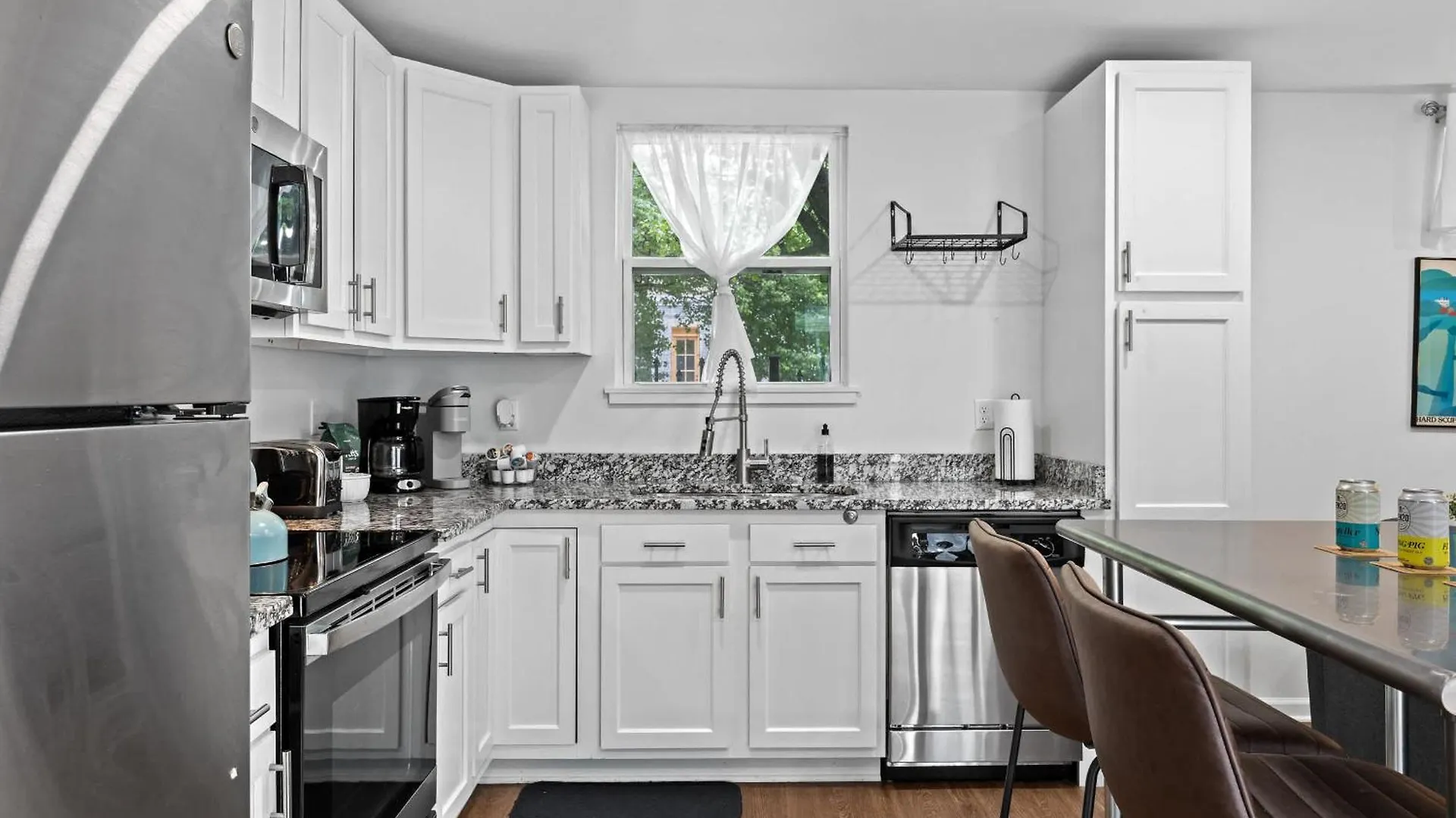 2-Storey Shipping Container Retreat Louisville Apartament